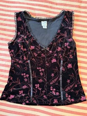 Velvet Floral Embroidered Sleeveless Top - Black & Pink
